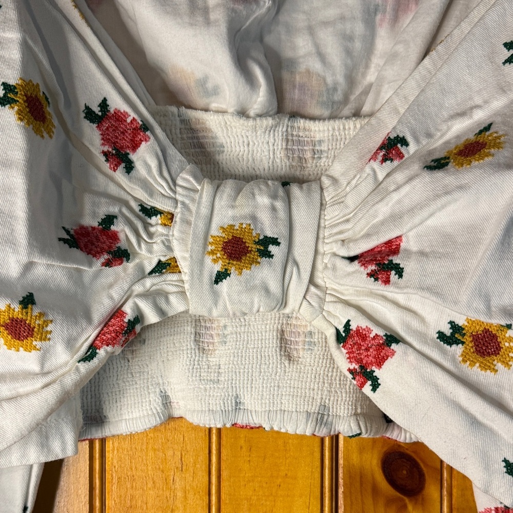 FARM Rio White Blouse with Embroidered Floral Print - Picture 3 of 8